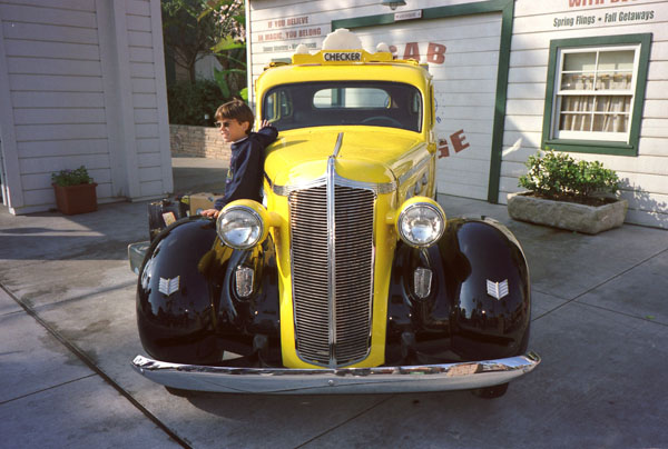 36-1a (98-F06-29) 1936 DeSoto Airstream Custom 4dr. Sedan.jpg